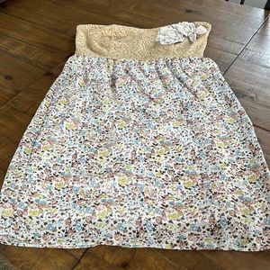 Judith March strapless dress. Tan lace top w/lined floral skirt. Size Small.